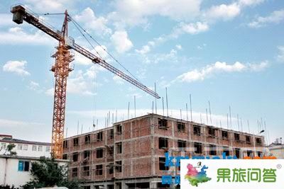 一座座“高吊”在城中村不停運(yùn)轉(zhuǎn)，“城中村酒店”也在與日俱增